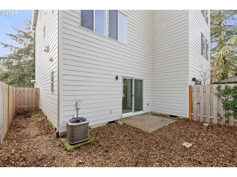 8821 SW Thorn Street Portland OR 97223