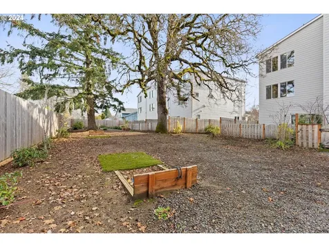 8821 SW Thorn Street Portland OR 97223