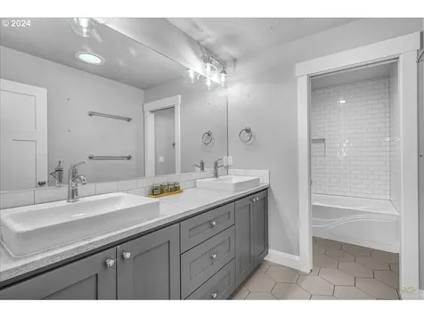2157 Giovanni Avenue S Salem OR 97306