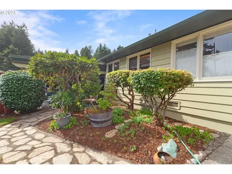 775 N 14th Street Coos Bay OR 97420