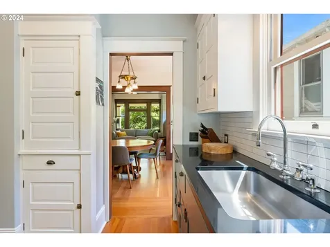 1815 Se 41st Avenue Portland OR 97214