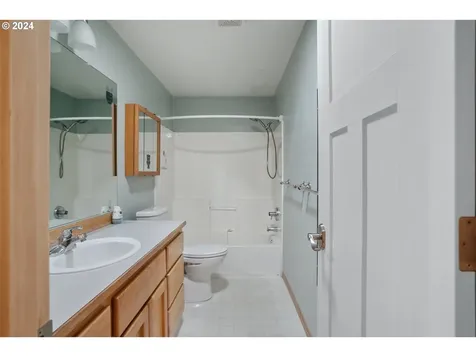 1778 Labona Drive Eugene OR 97404