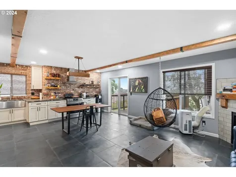 9530 NW Roseway Avenue Portland OR 97231