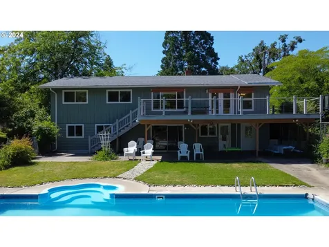 909 Nw Broadway Street Roseburg OR 97471