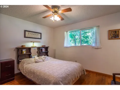 909 Nw Broadway Street Roseburg OR 97471