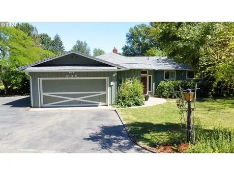 909 Nw Broadway Street Roseburg OR 97471