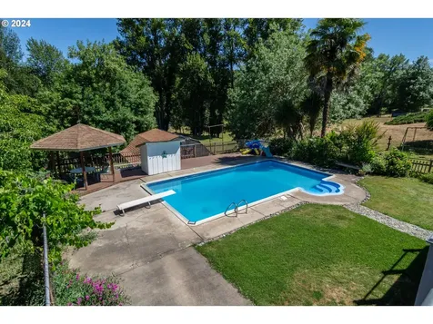 909 Nw Broadway Street Roseburg OR 97471