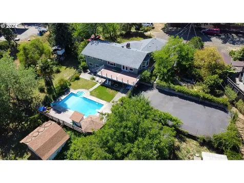 909 Nw Broadway Street Roseburg OR 97471