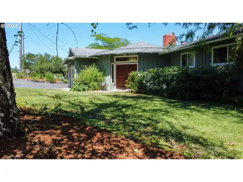 909 Nw Broadway Street Roseburg OR 97471