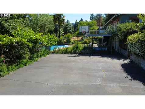 909 Nw Broadway Street Roseburg OR 97471