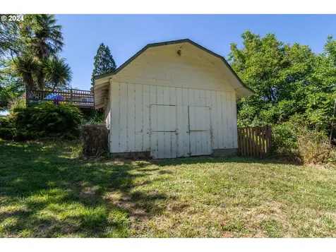 909 Nw Broadway Street Roseburg OR 97471