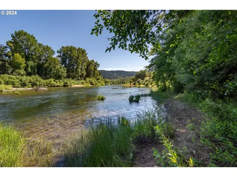909 Nw Broadway Street Roseburg OR 97471