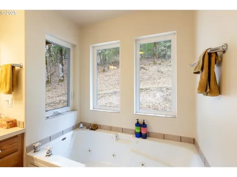 331 Upper Lakeview Road White Salmon WA 98672