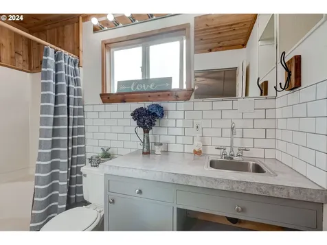 121 Hahn Drive Kalama WA 98625