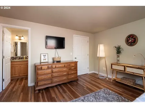 2766 Sw Reindeer Avenue Redmond OR 97756