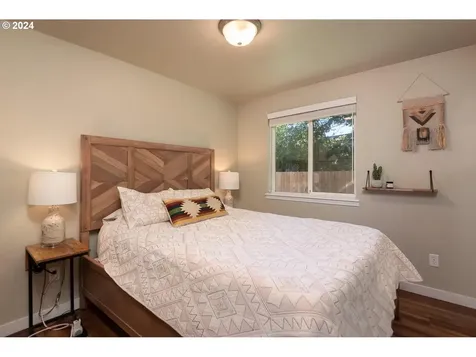 2766 Sw Reindeer Avenue Redmond OR 97756