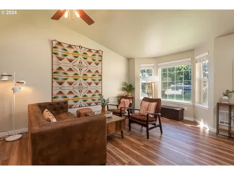 2766 Sw Reindeer Avenue Redmond OR 97756