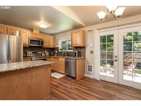 2766 Sw Reindeer Avenue Redmond OR 97756