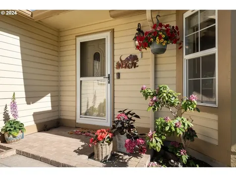 2766 Sw Reindeer Avenue Redmond OR 97756