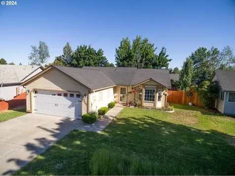 2766 Sw Reindeer Avenue Redmond OR 97756