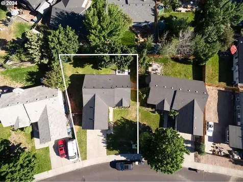 2766 Sw Reindeer Avenue Redmond OR 97756