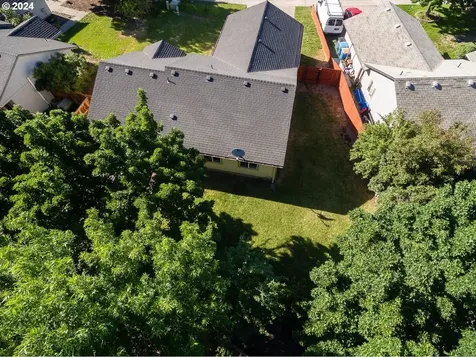 2766 Sw Reindeer Avenue Redmond OR 97756