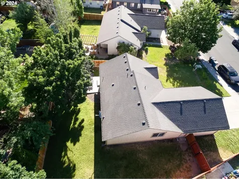 2766 Sw Reindeer Avenue Redmond OR 97756