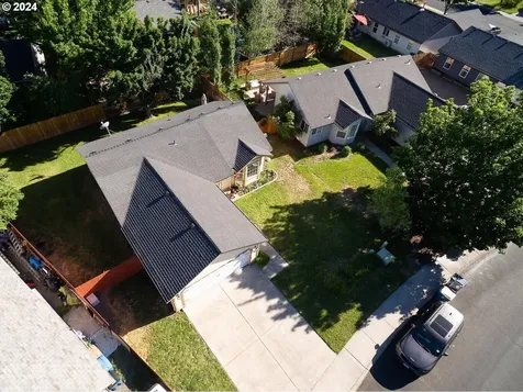 2766 Sw Reindeer Avenue Redmond OR 97756