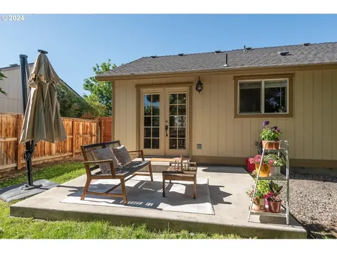 2766 Sw Reindeer Avenue Redmond OR 97756