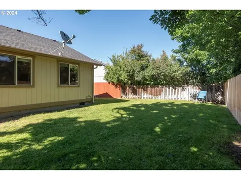 2766 Sw Reindeer Avenue Redmond OR 97756