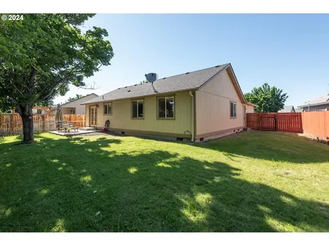 2766 Sw Reindeer Avenue Redmond OR 97756