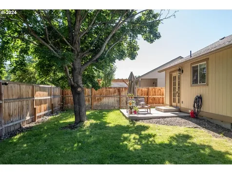 2766 Sw Reindeer Avenue Redmond OR 97756