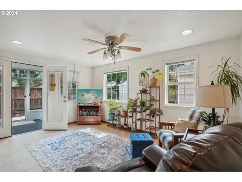 901 Barger Street Silverton OR 97381
