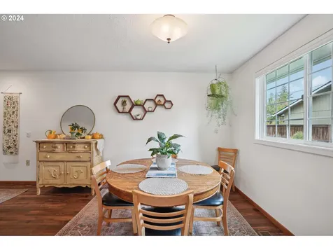 901 Barger Street Silverton OR 97381