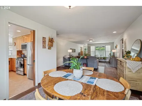 901 Barger Street Silverton OR 97381