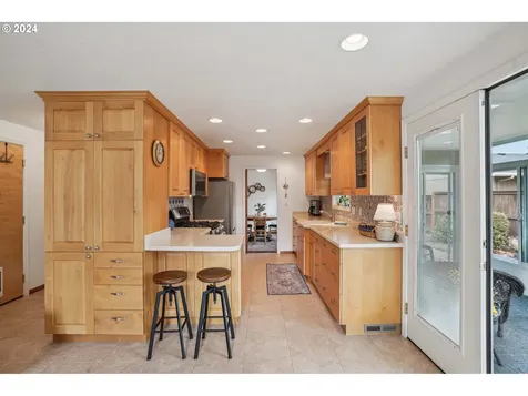 901 Barger Street Silverton OR 97381