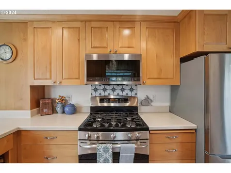 901 Barger Street Silverton OR 97381