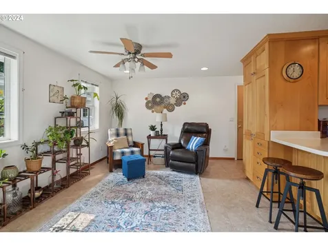 901 Barger Street Silverton OR 97381