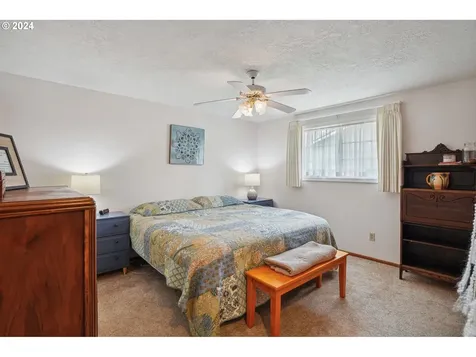 901 Barger Street Silverton OR 97381