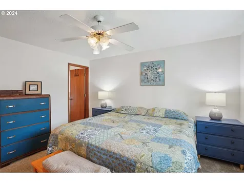 901 Barger Street Silverton OR 97381