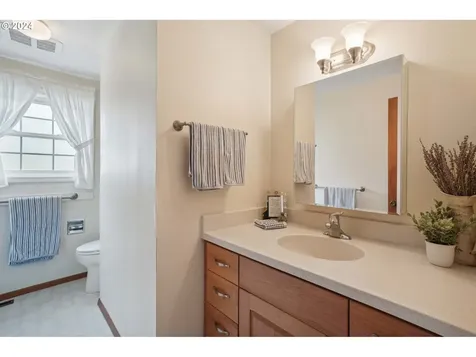 901 Barger Street Silverton OR 97381
