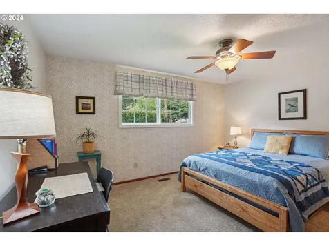 901 Barger Street Silverton OR 97381