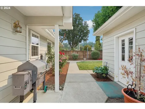 901 Barger Street Silverton OR 97381
