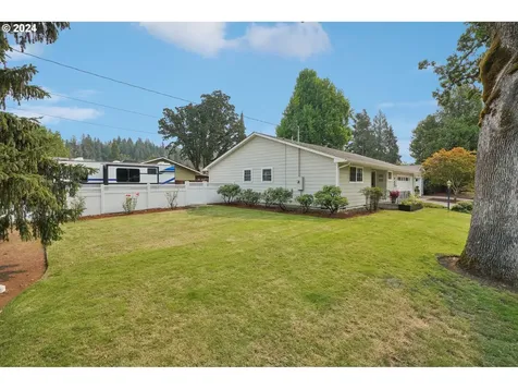 901 Barger Street Silverton OR 97381