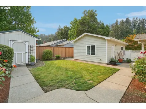 901 Barger Street Silverton OR 97381
