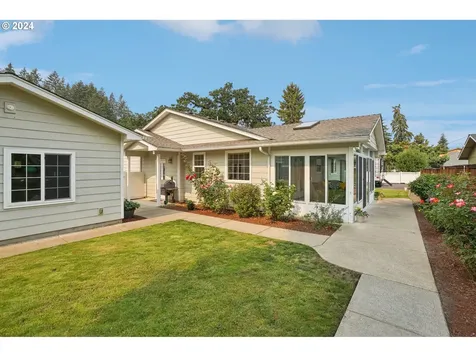 901 Barger Street Silverton OR 97381
