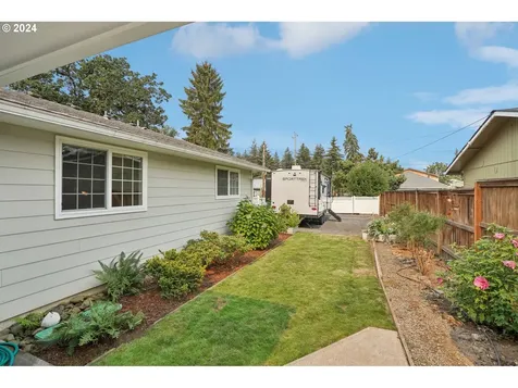 901 Barger Street Silverton OR 97381