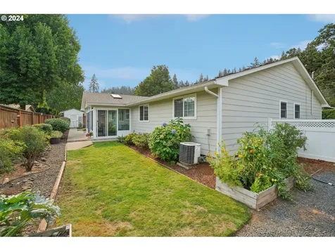 901 Barger Street Silverton OR 97381