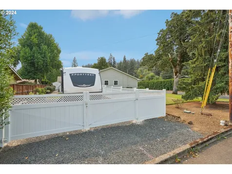 901 Barger Street Silverton OR 97381
