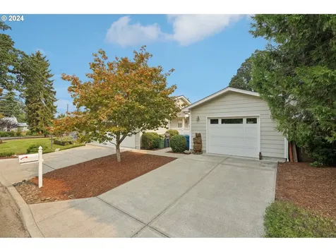 901 Barger Street Silverton OR 97381